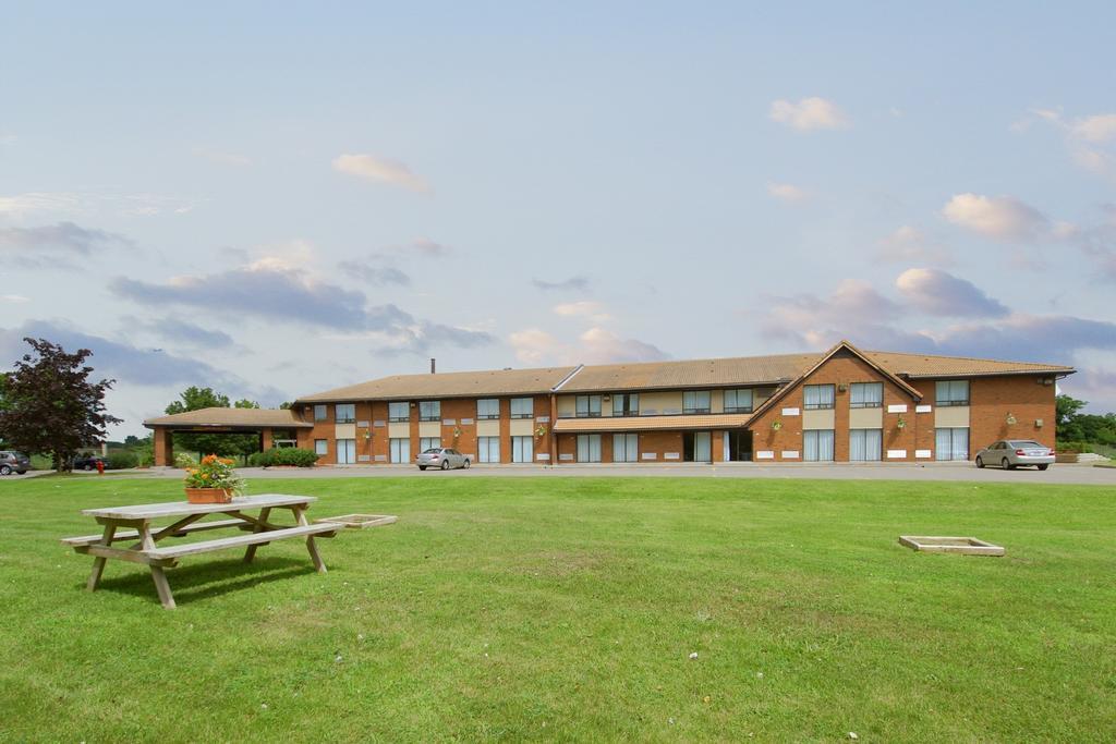 Comfort Inn Cobourg Buitenkant foto