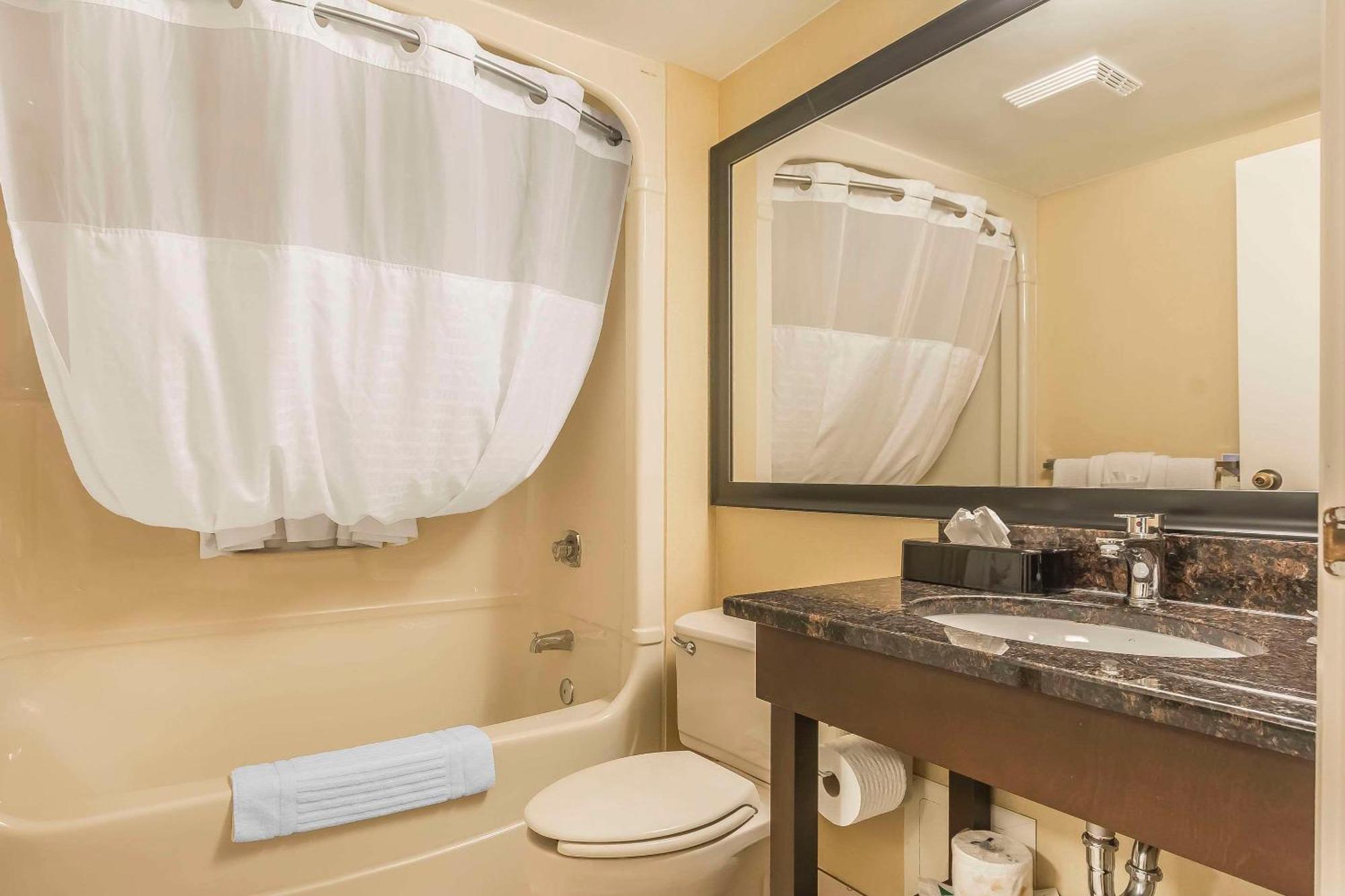 Comfort Inn Cobourg Buitenkant foto